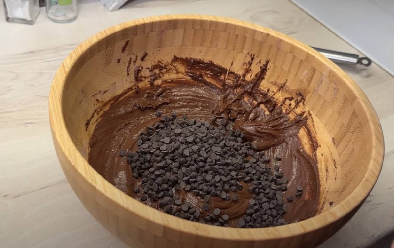 Шоколадные маффины, в которые невозможно не влюбиться: простой рецепт сладостей